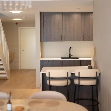 아파트 Modern Apartment, Parking Included, *
