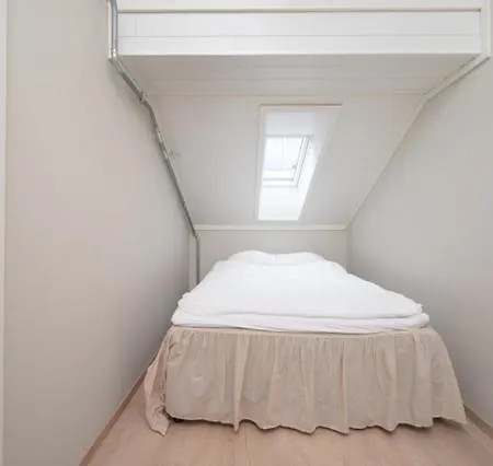 Modern Apartment, Parking Included, Гримстад