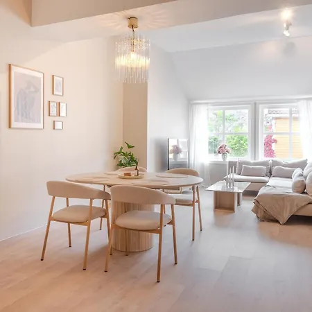 Modern Apartment, Parking Included, Апартаменты Гримстад