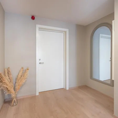 Modern Apartment, Parking Included, Гримстад