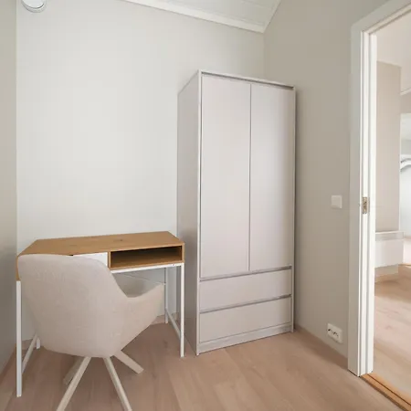 Modern Apartment, Parking Included, Апартаменты Гримстад