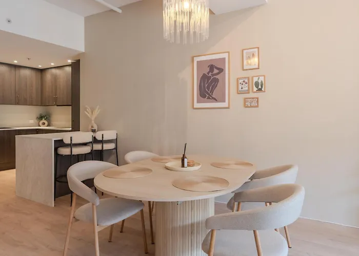 Modern Apartment, Parking Included,