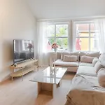 Modern Apartment, Parking Included,