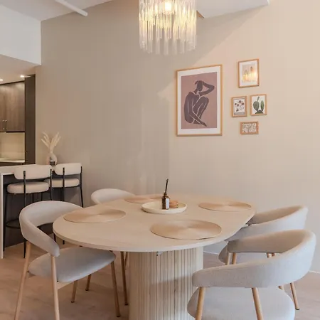 Modern Apartment, Parking Included,