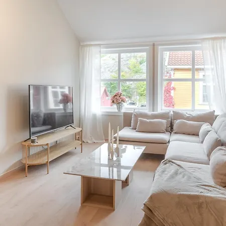 Modern Apartment, Parking Included,